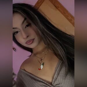 Meet your Posher, María 🍓💋